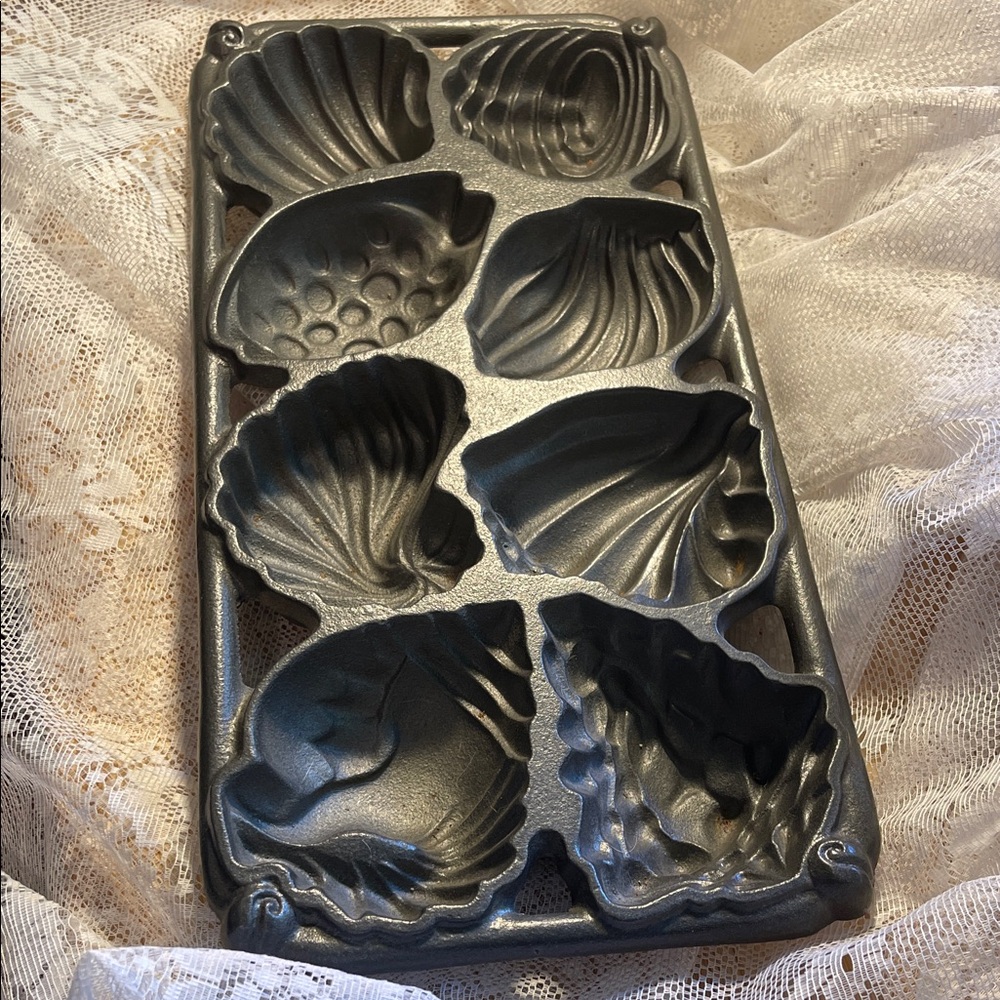 Vintage John Wright Cast Iron Shell-Shaped Muffin & Candy Mold Pan